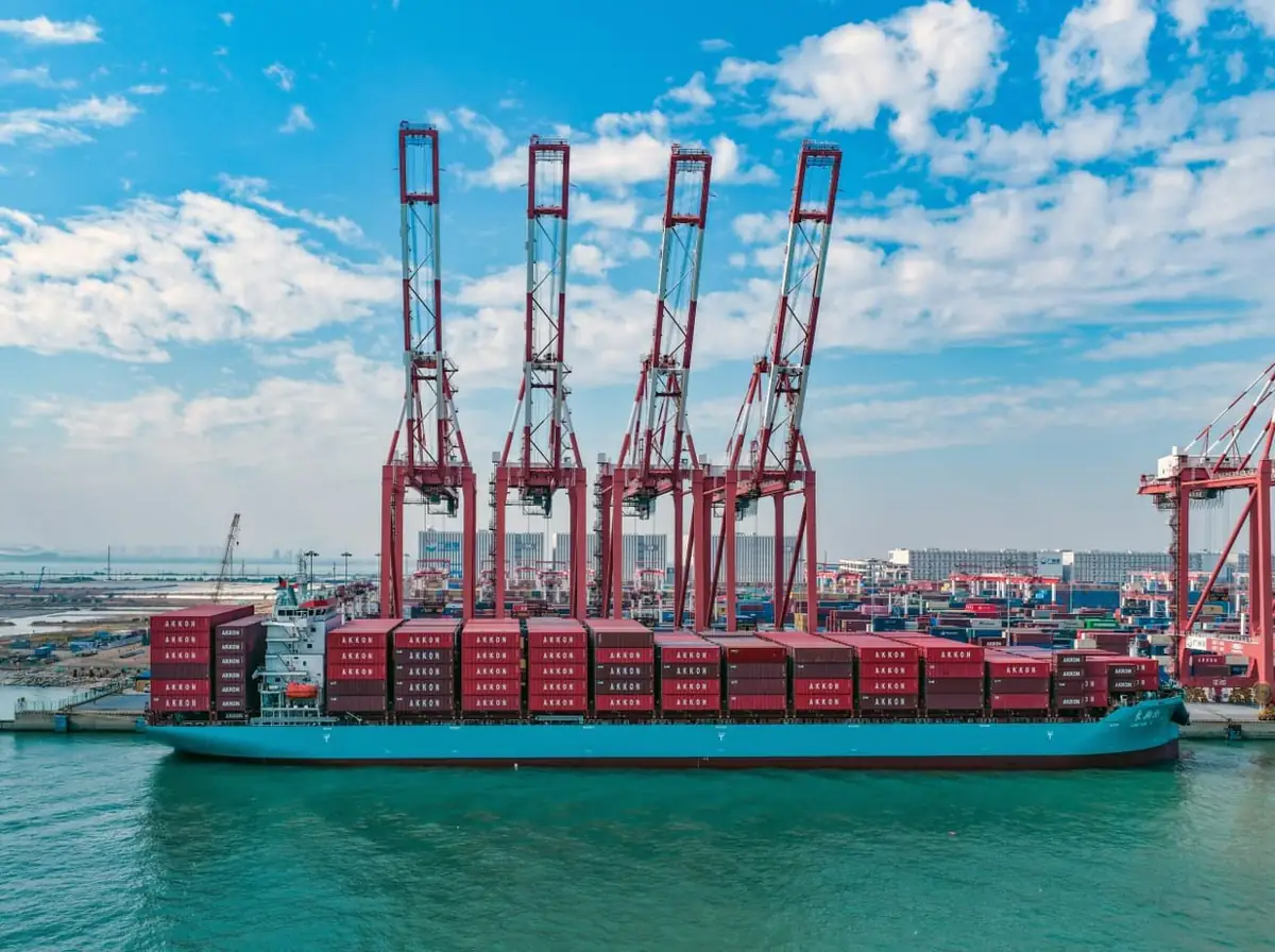Akkon Lines container vessel at sea